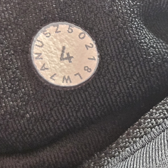 Lululemon Real Quick Short Size 4 Black and White Lined - Picture 6 of 10